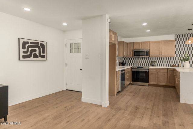 516 E GREENWAY Drive, Tempe, AZ 85282