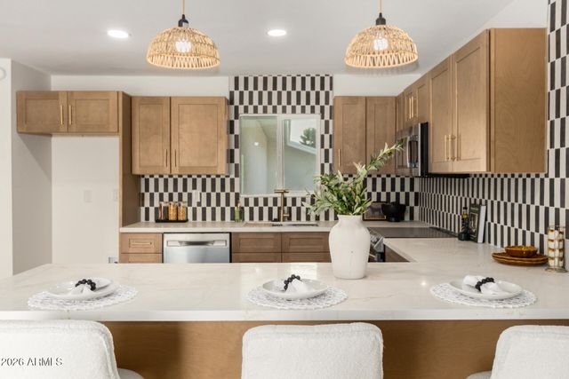 516 E GREENWAY Drive, Tempe, AZ 85282