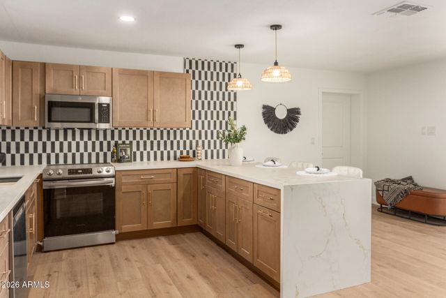 516 E GREENWAY Drive, Tempe, AZ 85282