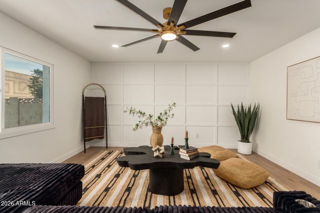 516 E GREENWAY Drive, Tempe, AZ 85282