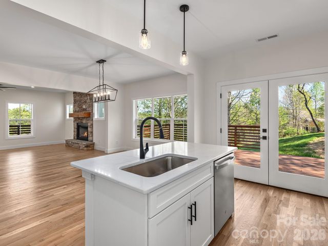 94 Spicewood Road, Weaverville, NC 28787