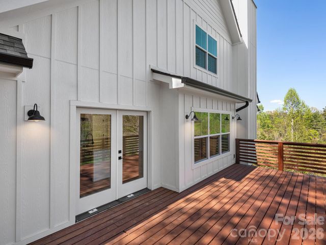 94 Spicewood Road, Weaverville, NC 28787