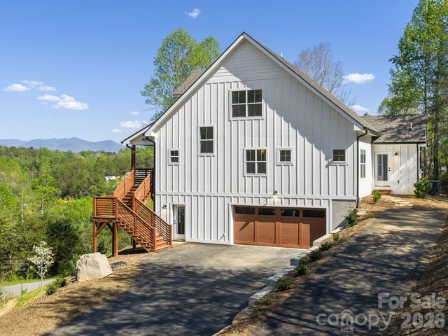 94 Spicewood Road, Weaverville, NC 28787