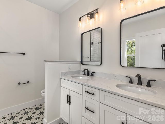 94 Spicewood Road, Weaverville, NC 28787