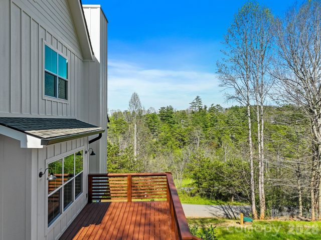 94 Spicewood Road, Weaverville, NC 28787