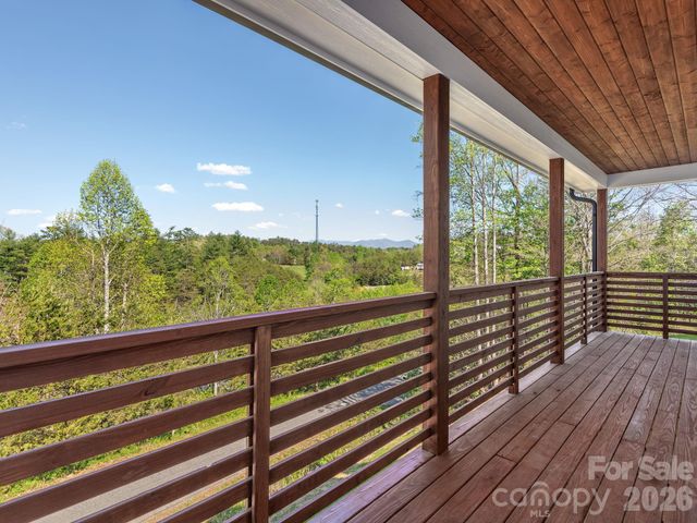 94 Spicewood Road, Weaverville, NC 28787