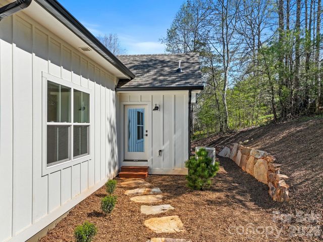 94 Spicewood Road, Weaverville, NC 28787
