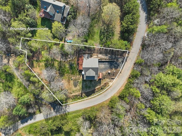 94 Spicewood Road, Weaverville, NC 28787