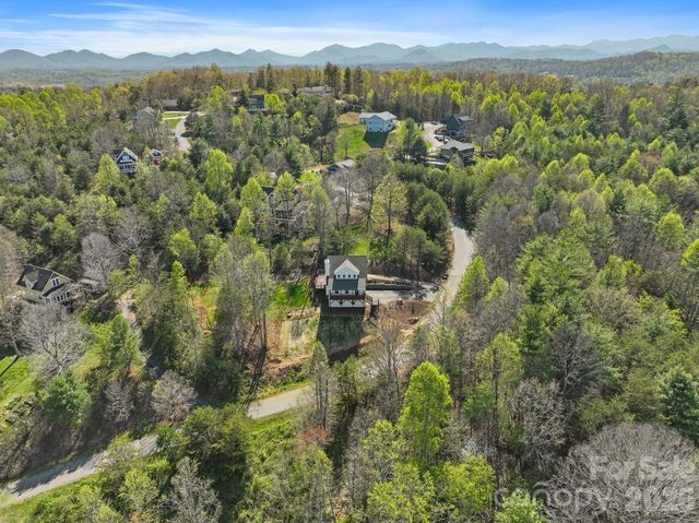 94 Spicewood Road, Weaverville, NC 28787
