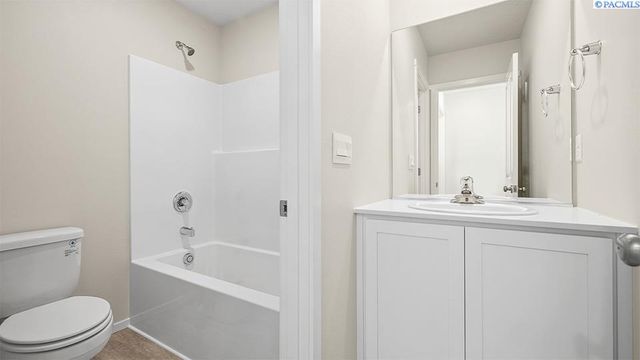 6427 Sandstone Dr, Pasco, WA 99301