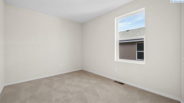 6427 Sandstone Dr, Pasco, WA 99301