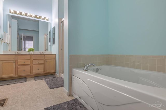 6552 Twin Lakes Drive, Mason, OH 45040