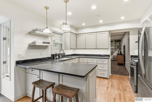 13905 Poppleton Circle, Omaha, NE 68144