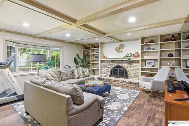 13905 Poppleton Circle, Omaha, NE 68144