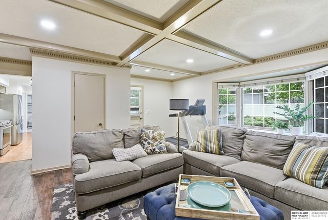 13905 Poppleton Circle, Omaha, NE 68144