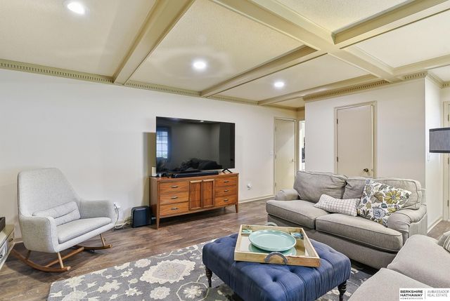 13905 Poppleton Circle, Omaha, NE 68144