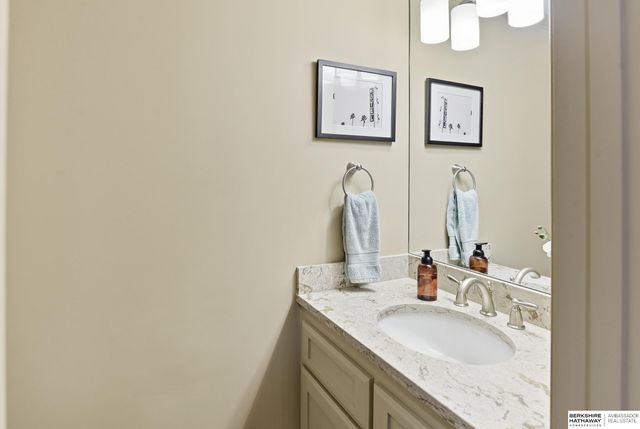 13905 Poppleton Circle, Omaha, NE 68144