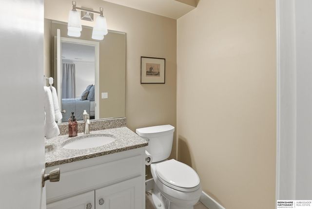 13905 Poppleton Circle, Omaha, NE 68144