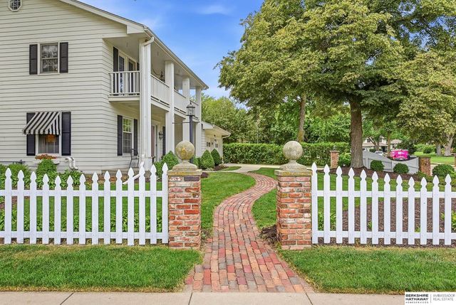 13905 Poppleton Circle, Omaha, NE 68144