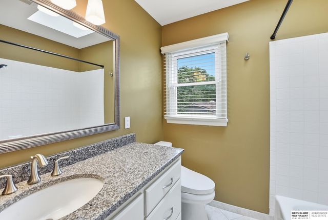 13905 Poppleton Circle, Omaha, NE 68144