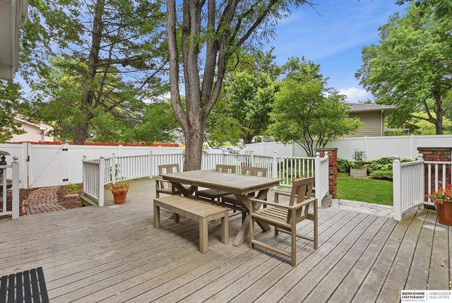 13905 Poppleton Circle, Omaha, NE 68144