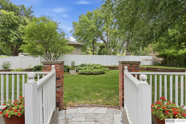 13905 Poppleton Circle, Omaha, NE 68144