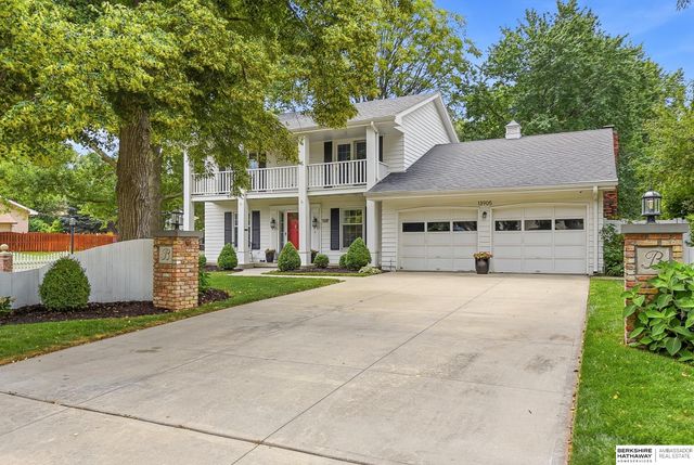 13905 Poppleton Circle, Omaha, NE 68144