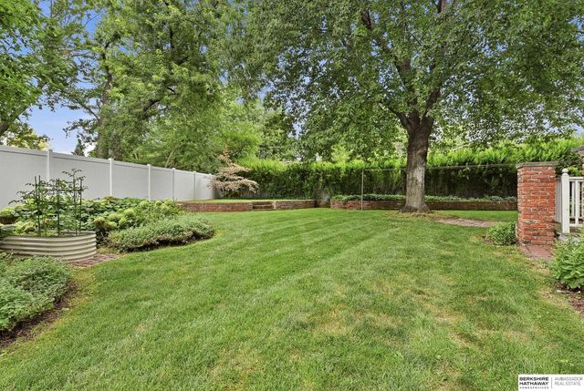 13905 Poppleton Circle, Omaha, NE 68144