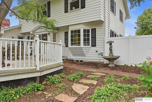 13905 Poppleton Circle, Omaha, NE 68144