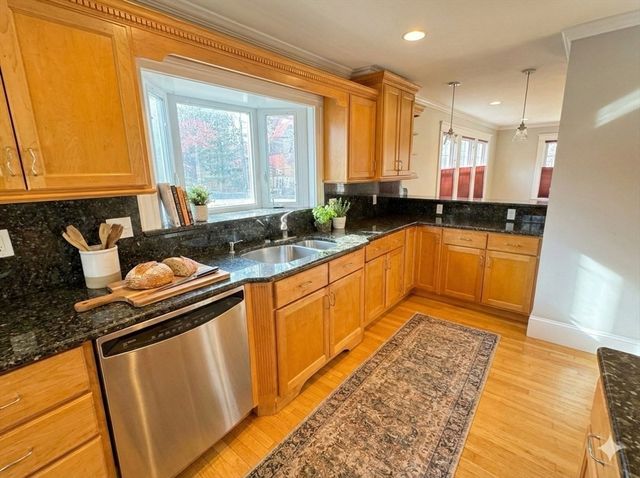 129 Hillside Rd. 1, Watertown, MA 02472