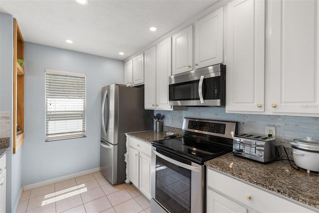 3852 MANDALAY DRIVE, St Petersburg, FL 33705