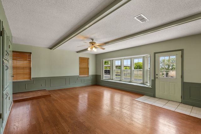 402 N FM 369, Pleasant Valley, TX 76367