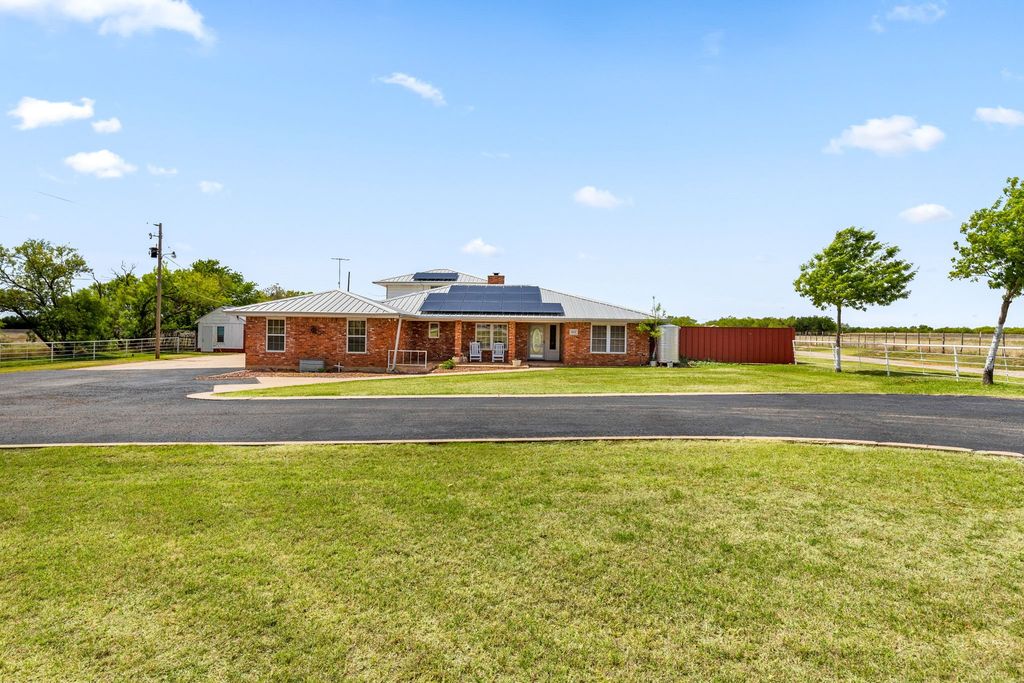 402 N FM 369, Pleasant Valley, TX 76367