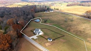 1020 Loggins Lane, Charlotte, TN 37036