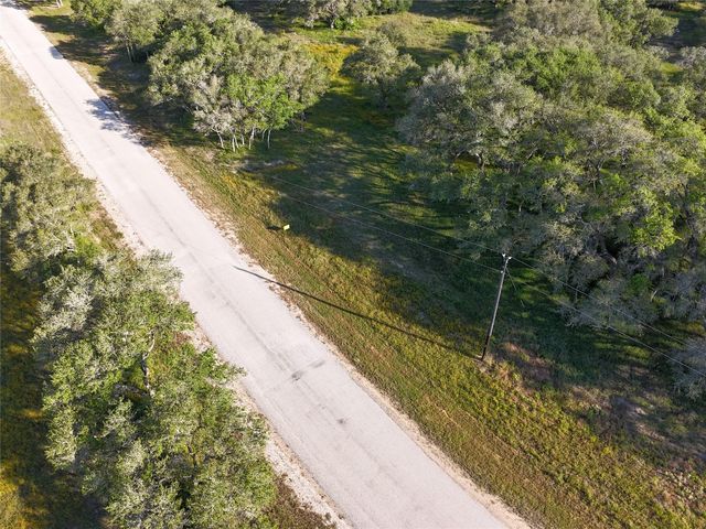 49 Shorebird Lane, Columbus, TX 78934