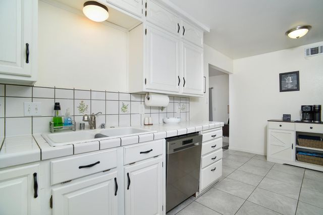 6820 Admiral Ave, Fair Oaks, CA 95628