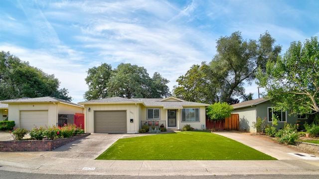 6820 Admiral Ave, Fair Oaks, CA 95628