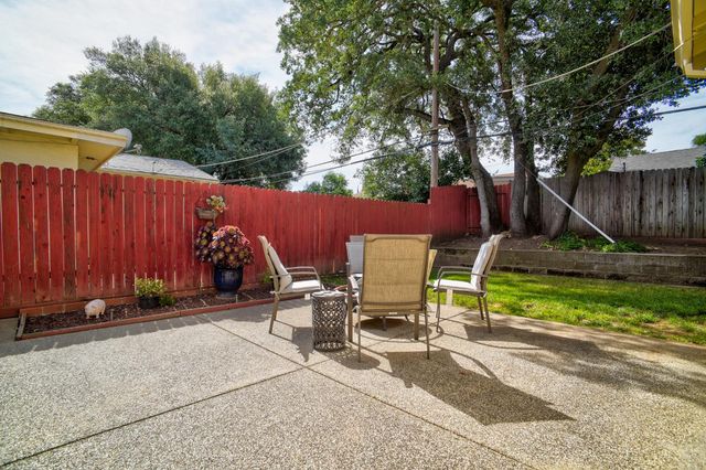 6820 Admiral Ave, Fair Oaks, CA 95628
