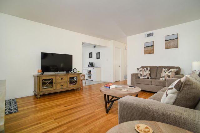 6820 Admiral Ave, Fair Oaks, CA 95628