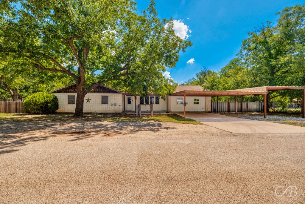 801 Live Oak Street, Buffalo Gap, TX 79508