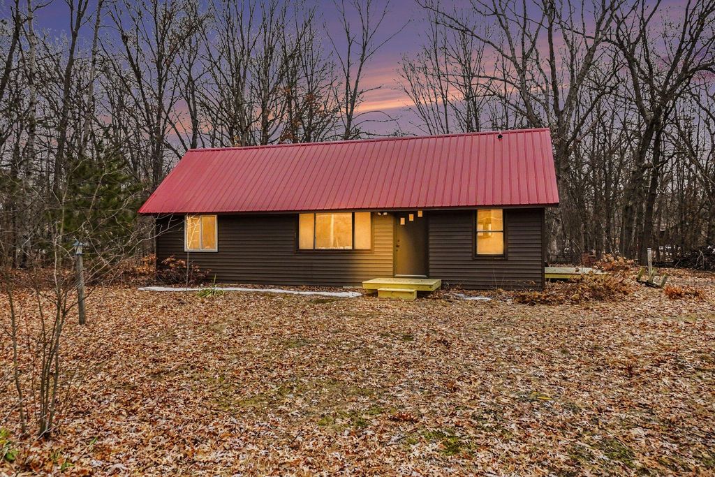 1475 W Echo Drive, Sheridan Twp - Newaygo, MI 49349