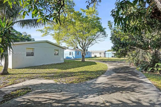 307 NW 11th Ave, Delray Beach, FL 33444