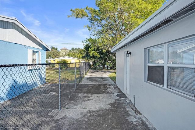 307 NW 11th Ave, Delray Beach, FL 33444