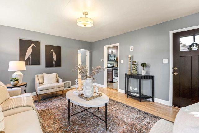 112 E Henry Clay STREET, Whitefish Bay, WI 53217