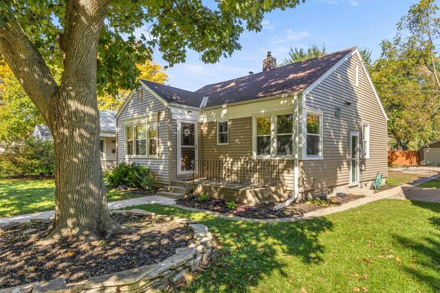 112 E Henry Clay STREET, Whitefish Bay, WI 53217