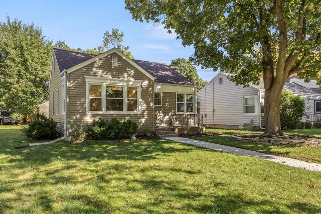 112 E Henry Clay STREET, Whitefish Bay, WI 53217