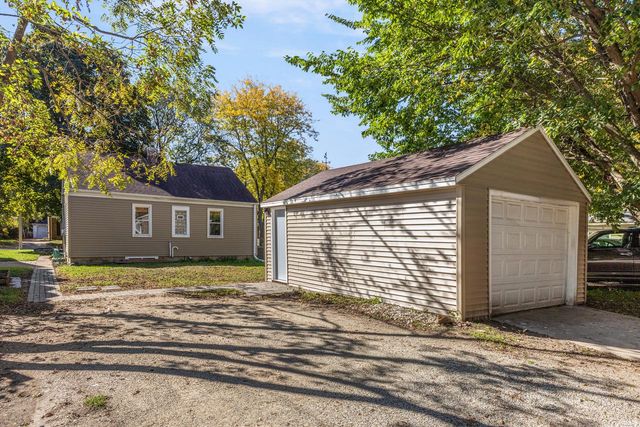 112 E Henry Clay STREET, Whitefish Bay, WI 53217