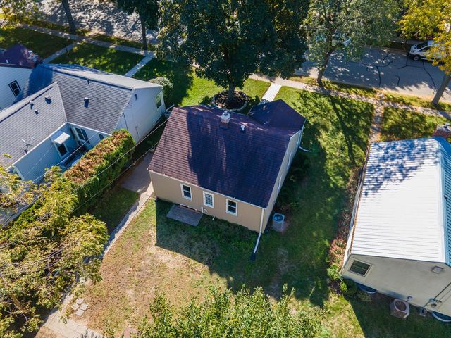 112 E Henry Clay STREET, Whitefish Bay, WI 53217