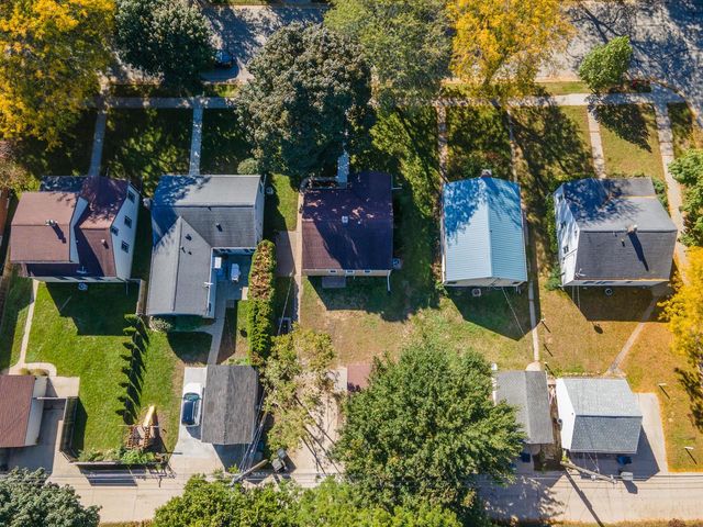 112 E Henry Clay STREET, Whitefish Bay, WI 53217