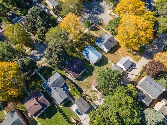 112 E Henry Clay STREET, Whitefish Bay, WI 53217
